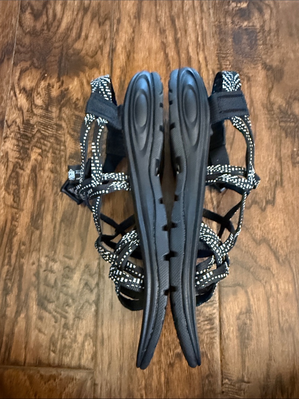 Chaco Black Strappy Outdoor Sandals, size women’s 9 - Picture 7 of 11